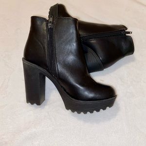 Black Candie’s boots size 6